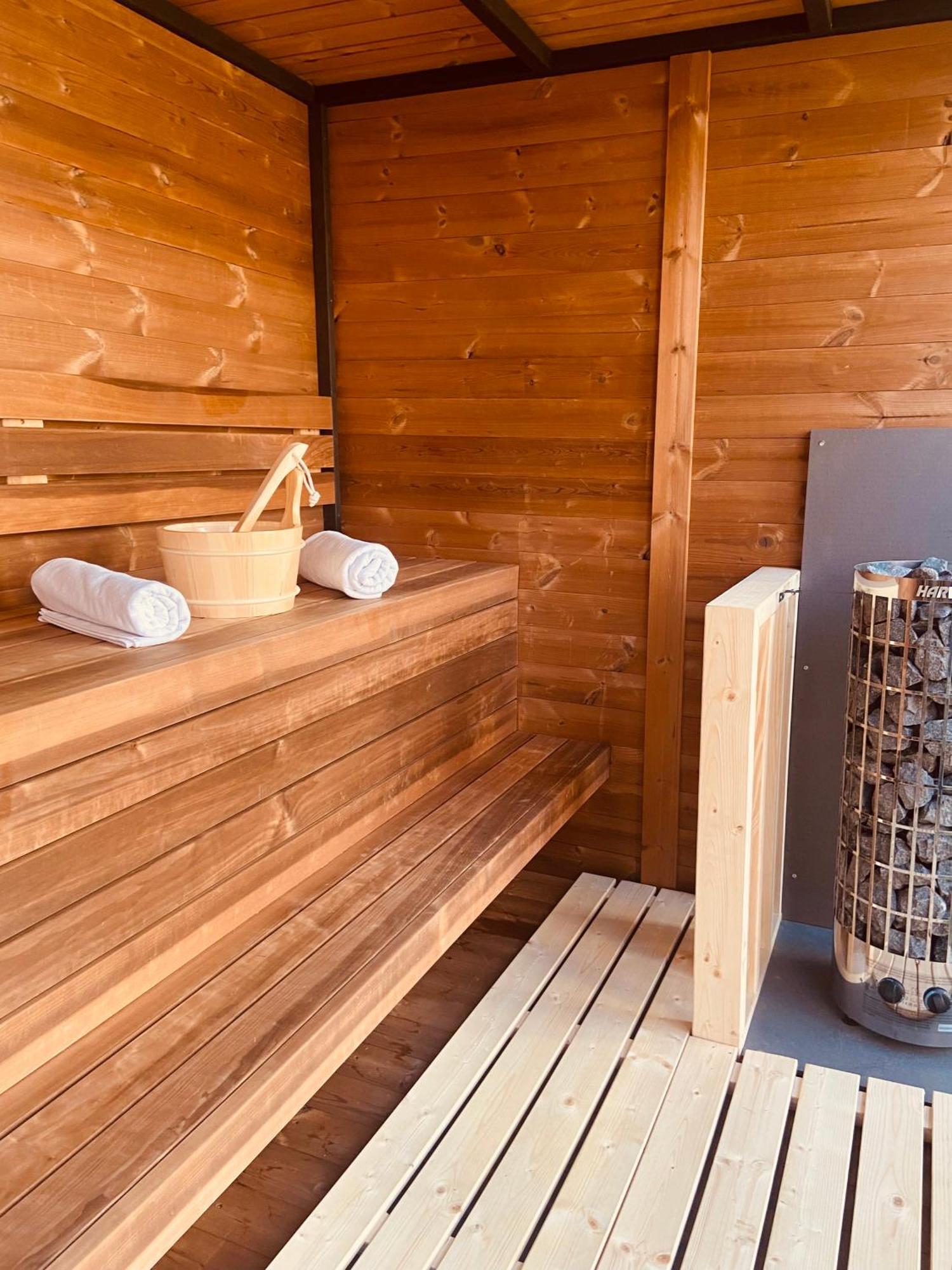 Voeroesko Villa -Elnoeki Szauna Es Jakuzzi Hasznalattal Balatonalmádi エクステリア 写真